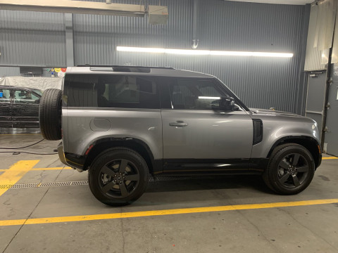 LAND ROVER DEFENDER (2021)