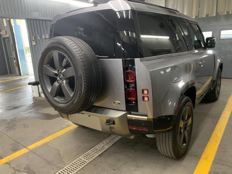 LAND ROVER DEFENDER (2021)