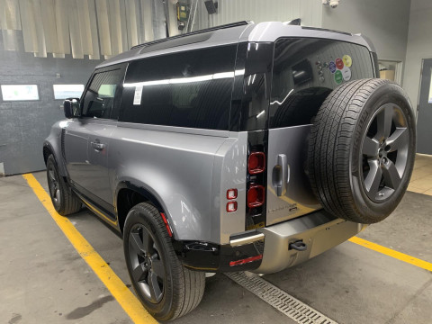 LAND ROVER DEFENDER (2021)
