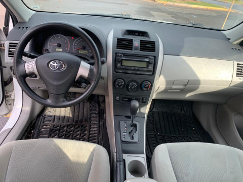 Toyota Corolla LE 1.8 АКПП 2012