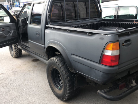 Nissan Navara 2.5TD 4x4 МКПП 2001 (лебідка)