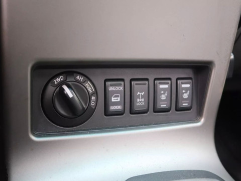 Nissan Navara 2.5TD 4x4 AКПП 2009 (лебідка)