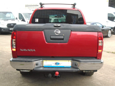 Nissan Navara  Tekna 4WD Euro 4 4dr Diesel МКПП 2011