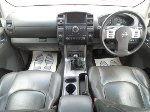 Nissan Navara  Tekna 4WD Euro 4 4dr Diesel МКПП 2011