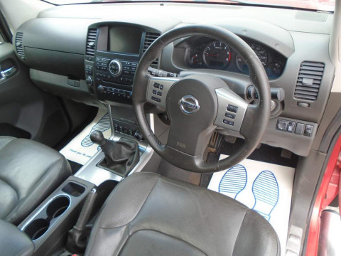 Nissan Navara  Tekna 4WD Euro 4 4dr Diesel МКПП 2011